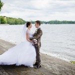 Brautpaar am Wasser in Tegel beim Brautpaarshooting Fotografin Malag