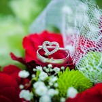 Brautstrauß mit roten Rosen und Herz-Ring in Berlin Fotografin Malag