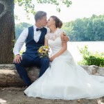 Brautpaar im Wald Hochzeitskuss Berlin Malag