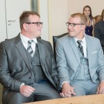 Standesamtliche Hochzeit in Ahrensfelde Paar bei Trauung Fotografin Malag