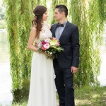 Brautpaarshooting Hochzeitspaar blickt sich an Fotograf Berlin Malag