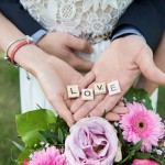 Hochzeitsbild Hochzeitsdetail Foto mit Händen und Love Buchstaben Malag