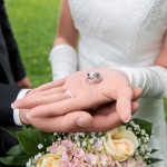 Hochzeitsringe als Detailbild beim Brautpaarshooting Fotografin Malag