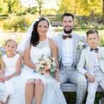 Hochzeit Familienfoto beim Brautpaarshooting in Berlin Neukölln Fotografin Malag